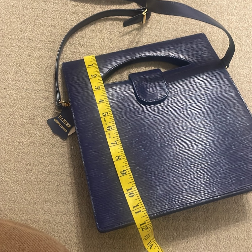 Danier genuine leather bag - Picture 4 of 8